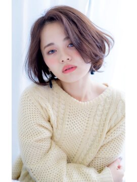 アイビー(Ivy) エアリー感のあるひし形ボブ