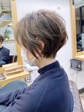 アヴァロン(AVALON) 大人ショート・絶壁カバー・白髪ぼかしハイライト【BISA】