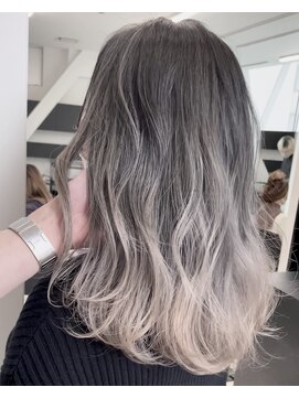 アライブ キチジョウジ(ALIVE Kichijoji) エアータッチバレイヤージュ白髪ぼかし／ケアブリーチハイライト