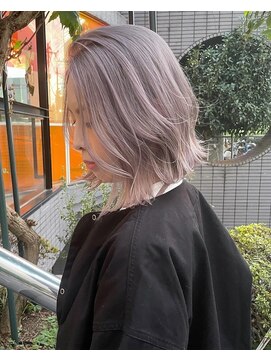 モディッシュバイアルティナ(modish by artina) パールミルクティー_プラチナグレージュ_金髪ボブ