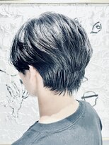 ベシドゥーズ(Besixdouze) センターパート前下がりショート