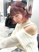 レッドブラウン　ボブヘア　外ハネ　バレッタアレンジ