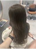 オリーブベージュ