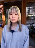 ミディアムウルフ　顔まわりレイヤー　デザインカラー