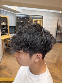 ラウ(LAU)の写真/【通いやすいメンズ専門店】最旬パーマスタイルもお任せ♪髪質に合わせた施術で理想のスタイルを実現