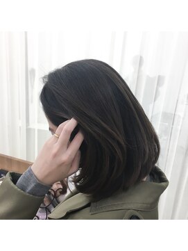 アッカ(acca) ネイビーカラー@ナチュラルバレイヤージュ