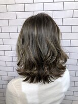 スリー(THREE)&nbsp;オリーブグレージュハイライト♪