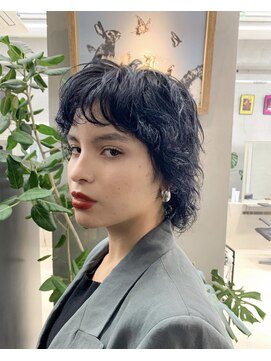 テトヘアー(teto hair) ウルフ　黒髪　ブルーブラック　くせ毛　パーマ　ウェーブ