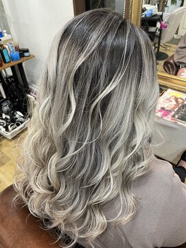 リリー ヘアーアンドビューティー(Lily) バレイヤージュカラー☆ブリーチ3回