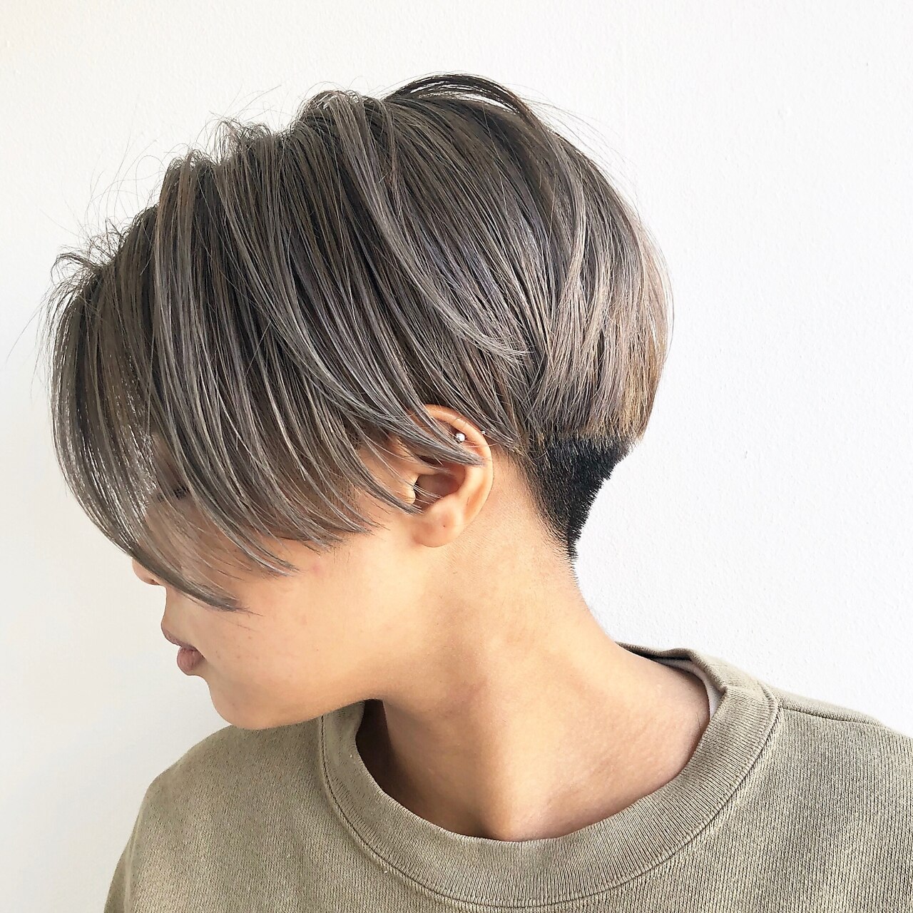 RAYS/金本】ショートボブ・2ブロック・アッシュグレージュ