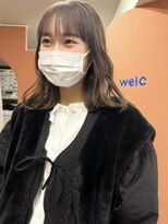 ウェルク(welc)&nbsp;ミディアムヘア斜めバンググレージュカラーデザインカラー