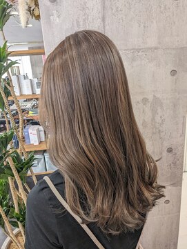 トゥーミー(to mee) ハイライト×ベージュ♪【新田】