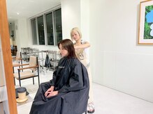 再現性とデザイン性を両立したカット技術ブリーチ/ブリーチなしダブルカラー/韓国/レイヤーカット/