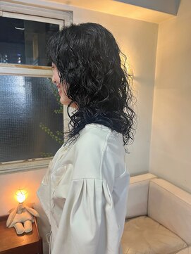 くるくるパーマのミディアムレイヤー/スパイラルパーマ/パーマ