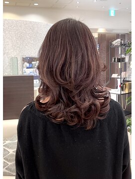 上品カールのくびれスタイル