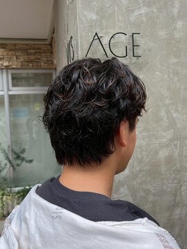 ヴィサージュバスク(VISAGE ba.s.k) 無造作感がかっこいいアップバングパーマ