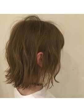 ネオリーブアイム 横浜西口店(Neolive aim) 抜け感シナモンベージュ × ぱっつんボブ