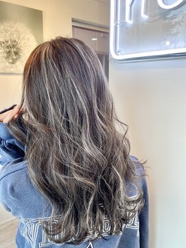 ニュー(new.) コントラストホワイトベージュ