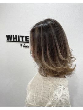 アンダーバーホワイト 阪神西宮店(_WHITE) イルミナバレイヤージュカラー