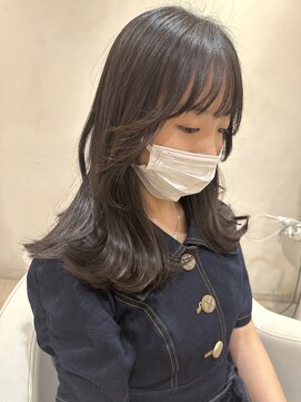 ザックラフィネ(ZACC raffine) 韓国風/くびれ巻き/レイヤーカット/アッシュグレージュ/前髪