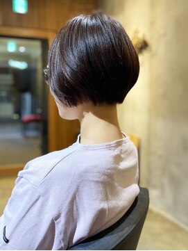 ビミュ(vimu) 柔らかシルエットの前下がりショートボブ [ショート/パーマ/三宮