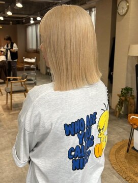 トナリ(tonari) ハイトーン 切りっぱなしボブ ケアブリーチ【鹿児島中央駅】