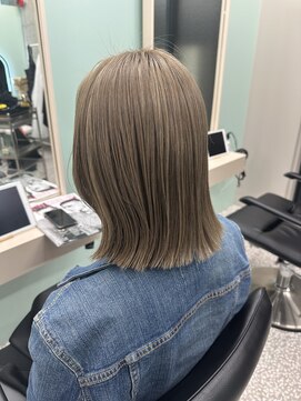 イロウ 山口どうもん店(IROW) ブリーチ/ミルクティーベージュ/【切りっぱなしボブ【山口】