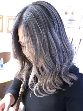 ブレイズヘアー(BLAZEhair) 【透明感◎】ホワイトシルバーバレイヤージュ×ブリーチ2回