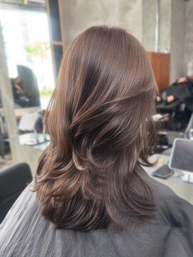 エッセンザ 梅田(ESSENZA) ミディアムレイヤー　艶髪イノアカラー