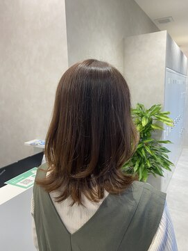 エレノア 枚方(Eleanor) ふんわりミディアムレイヤー☆ SHIZUKU