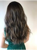 透明感オリーブグレージュ×ウェーブスタイル