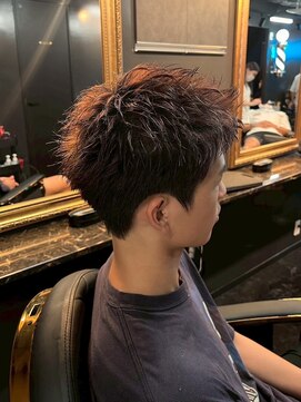 キングスマントーキョー 立川北口店(KINGSMAN TOKYO) アップバング / ツーブロック / スキンフェード 【立川】