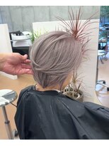 ヌエン 渋谷(NU/EN)&nbsp;ブリーチダブルカラー/ホワイトシルバー×レイヤーボブ