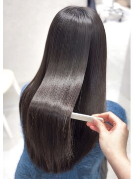 艶々なシルクのような柔らかい縮毛矯正は suzuka だけ！