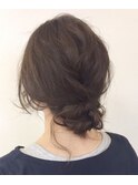 ゆるくまとめて、今っぽくヘアアレンジ