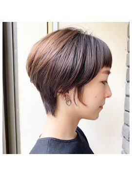 ロベルシ(ROVERSI) 大人小顔ワンサイドショートボブ襟足スッキリ