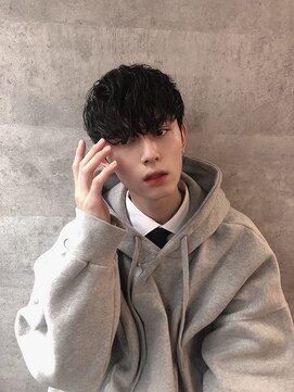 シン(syn) スパイラルパーマ　黒髪マッシュ