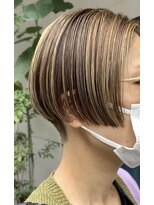 マイロ(MYRO)&nbsp;【MYRO】刈り上げ×センターパート×ハイライトあ