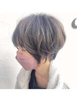 ヴァロ(Valo)&nbsp;パーマ風コテ巻き/ハンサムショート／アッシュ