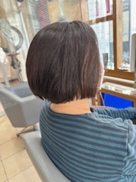 スタジオ アルファプラス 日暮里店(studio α+) ステップボーンカットカットボブショートハイライト白髪ぼかし