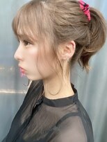 小顔に見せるオルチャンヘア 流れる顔まわり ポニーアレンジ
