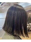 オリーブグレージュ+切りっぱなしボブ