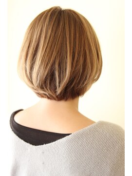 レウナ 外苑前(Reuna) 20代30代40代大人可愛いボブ　丸みが可愛いひし形ボブスタイル