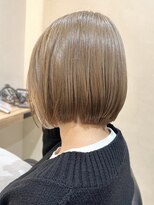 ヒビヲ(HIBIO) ショートボブ切りっぱなしボブタッセルボブ長めボブダブルカラー