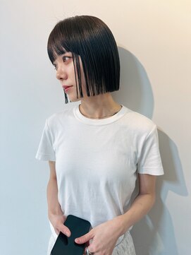 フェイヴィーズ(FavyS) オリーブカラーパツッと切りっぱなし ミニボブ