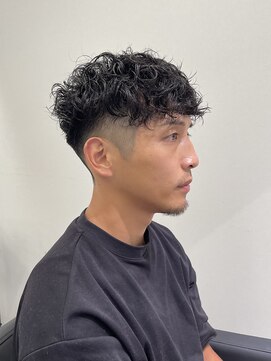 ルイス 喜連瓜破(Luis) ツーブロック×スパイラルパーマ