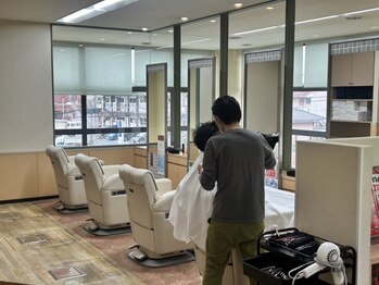 メンズ クルー 鍋島(Men’s CREW)の写真/“ご自宅と職場の間の第三の場所”ちょっと息抜きに！丁寧な説明が◎お客様にとっての《新たな発見》