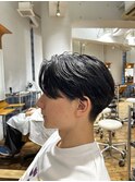 抜け感のあるメンズセンターパート