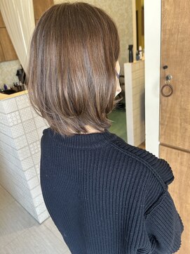 アクアリップル(aqua ripple) オリーブベージュウルフ風長めボブ