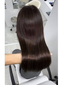 ルーツ 巣鴨 本店(roots)の写真/触れるたび実感!圧倒的な艶とうるおいで周りに褒められる髪の毛に!